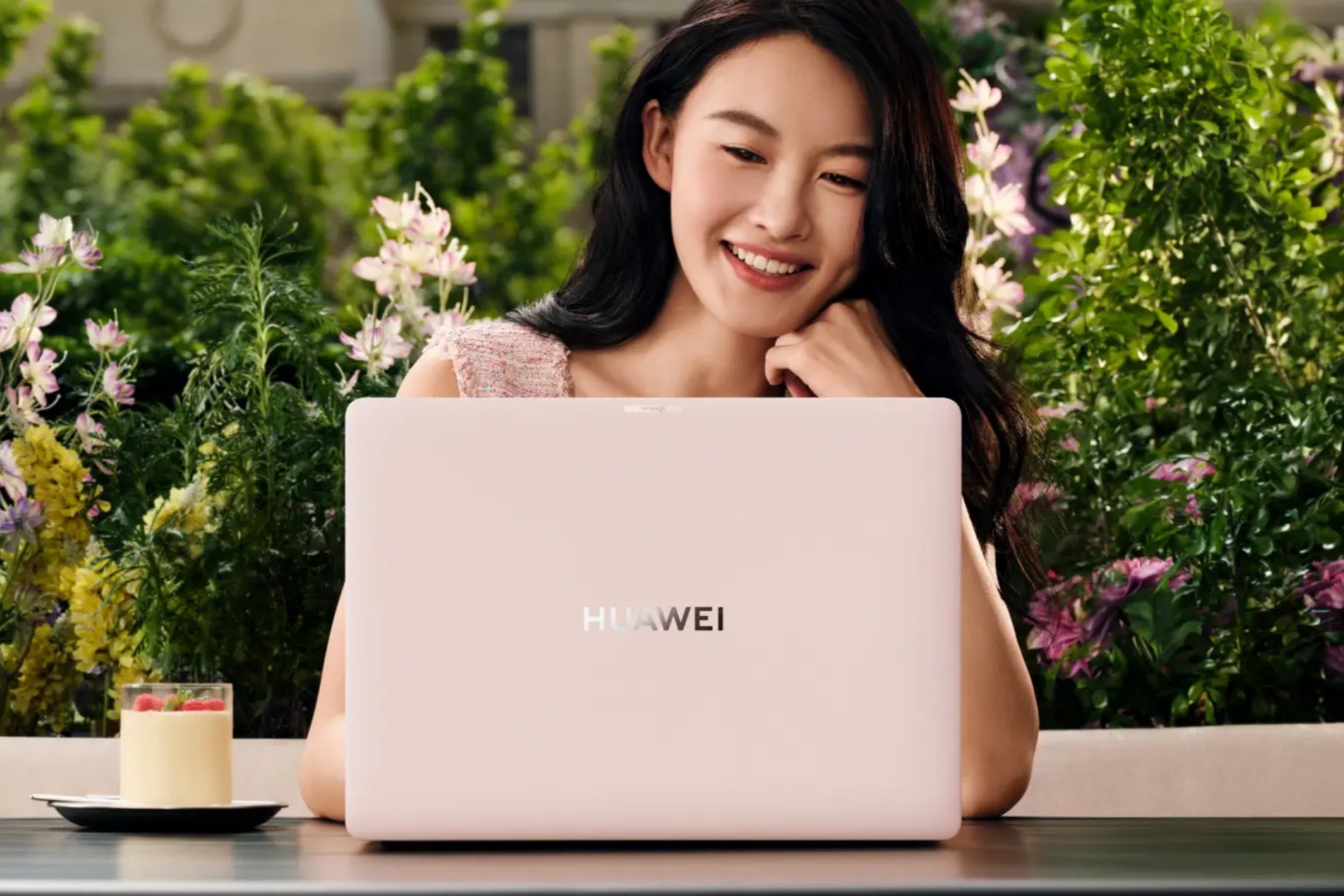 میت‌بوک پرو صورتی هواوی با طراحی خیره‌کننده و سخت‌افزار قدرتمند رونمایی شد
هواو